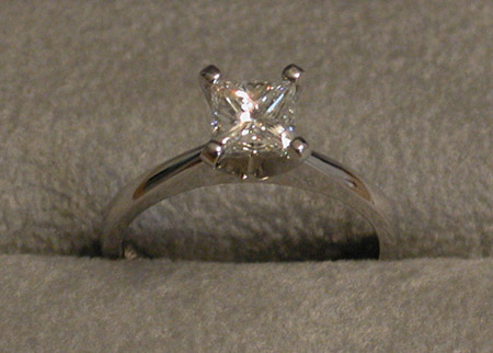 1 Carat G-SI2 Diamond in a 14K White Gold Solitaire